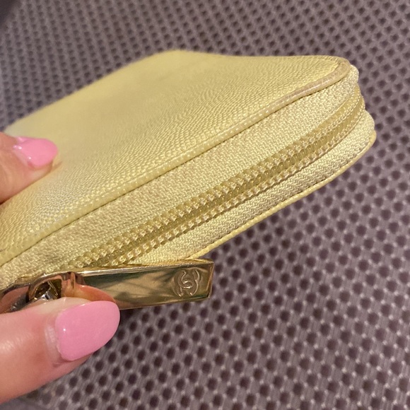 Chanel Caviar Zippy Wallet - Picture 3 of 8